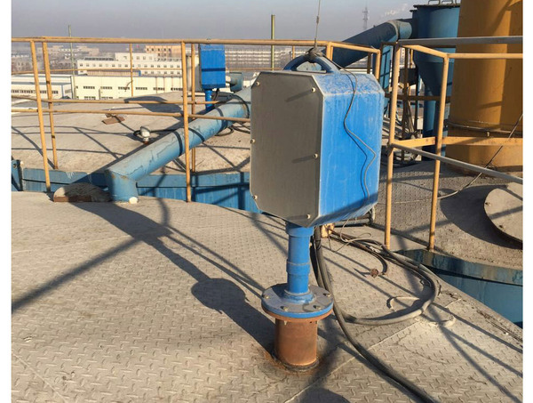 重锤式料位计是用来测量液面高度的工具,通常用在水泥,沙子,油,粉末